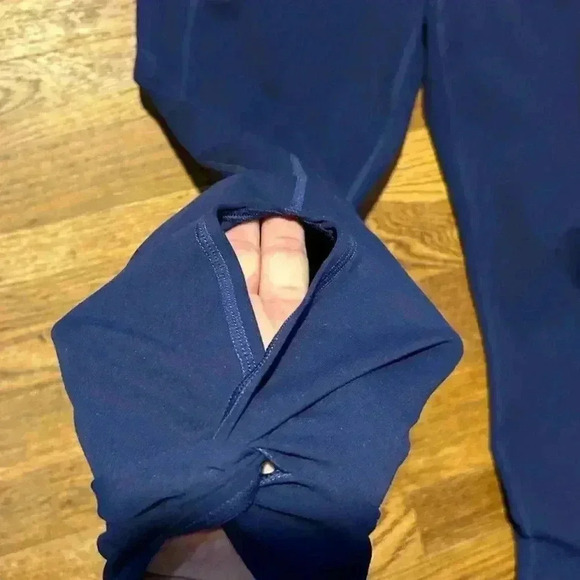 Fableticsโ PureLuxe High Waisted Navy Blue Crop Leggings, XL - Picture 2 of 9